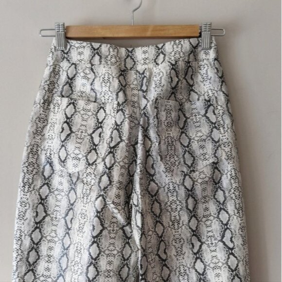 PrettyLittleThing faux leather snakeskin high rise pants - white & gray - Picture 4 of 8